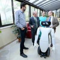 Robot umanoidi in ospedale per la cura e l’assistenza: avviata sperimentazione in Italia