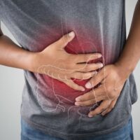 Cattiva digestione: come riconoscerla e quali sono i rimedi per sgonfiare la pancia